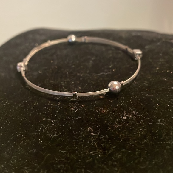 8” Minimalist silver tone stretch bracelet w/2 beads & 2 bezel set crystals - Picture 4 of 13